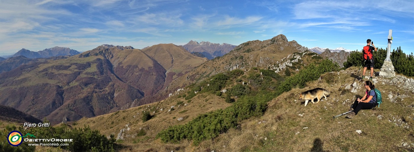 52 Dalla croce di vetta del Cancervo vista da sx verso le Grigne, Baciamorti-Aralalta, Tre Signori, Venturosa.jpg